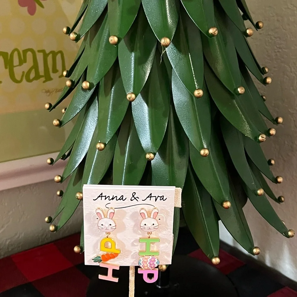 Anna & Ava Green Bunny Hip Hop Drop Earrings NWT #JW7